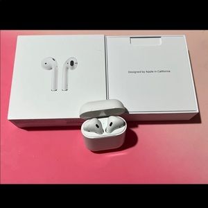 Apple AirPods with Charging Case (first generation)